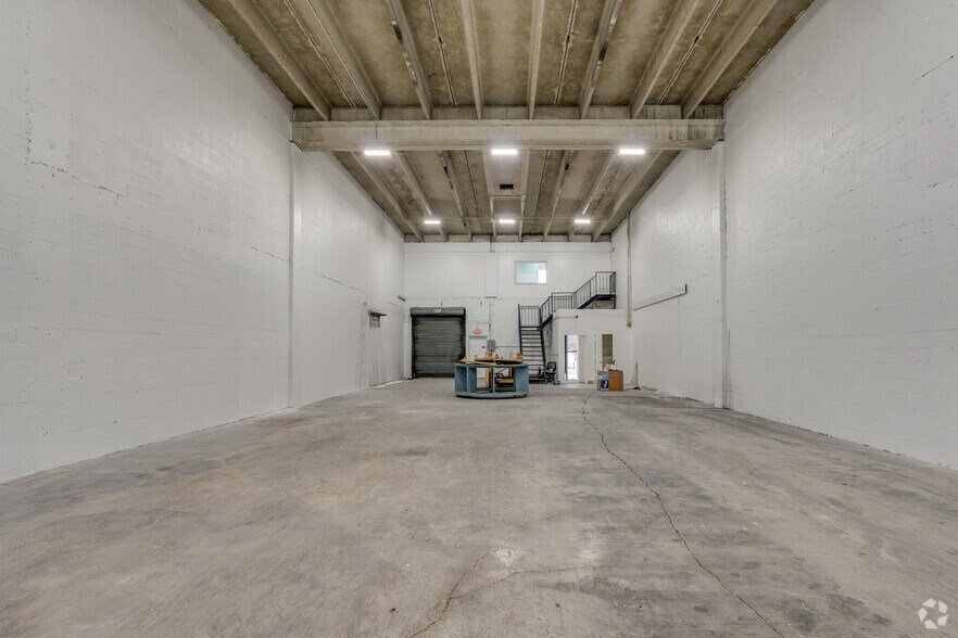More Photos Of 2100-2112 NW 99th Ave, Miami Warehouse For Lease