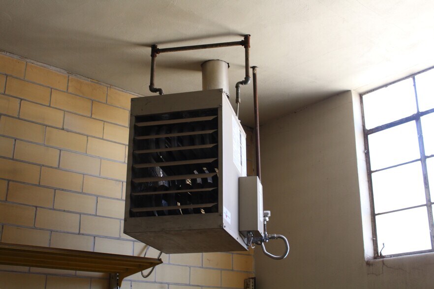 More Photos Of 806 9th St, Woodward Warehouse For Sale