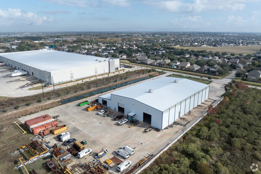 More Photos Of 13802 Furman Rd, Houston Warehouse For Lease