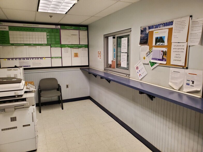 More Photos Of 2612 Kersten Ct, Kalamazoo Warehouse For Lease