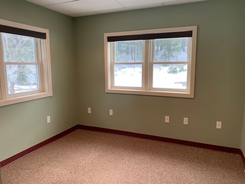 More Photos Of 43 North Rd, Deerfield Office Residential For Lease