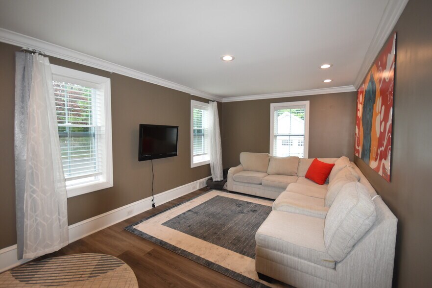 More Photos Of 309 White Horse Pike, Haddon Heights Office For Sale