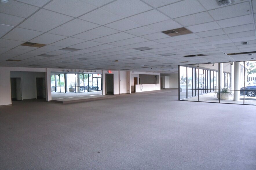 More Photos Of 3305-3399 Wurzbach Rd, San Antonio Unknown For Lease