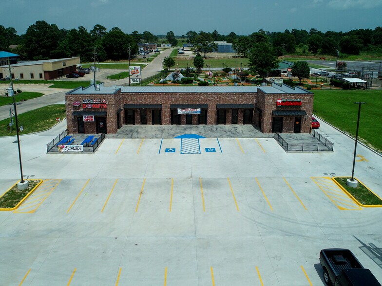 More Photos Of 5111 Common St, Lake Charles General Retail For Lease