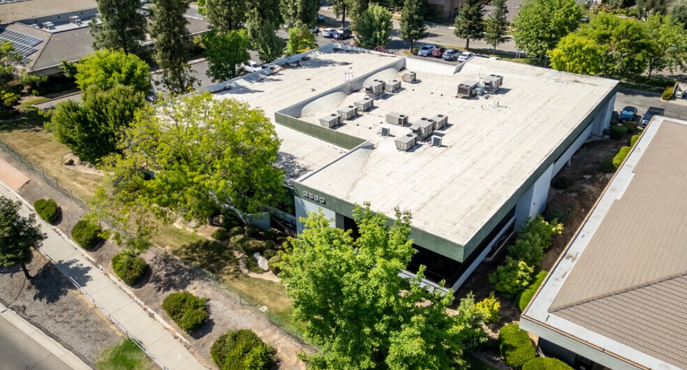 More Photos Of 2580 W Shaw Ln, Fresno Office Residential For Sale