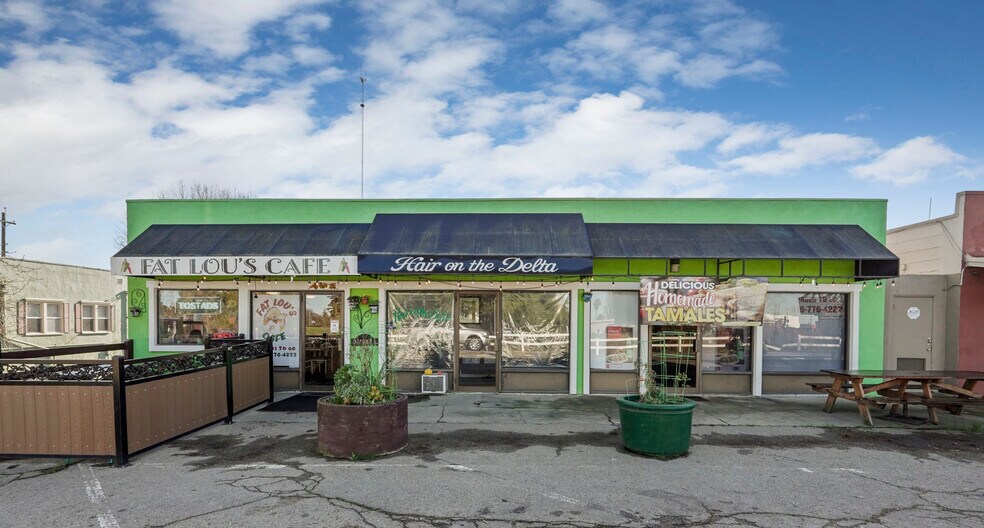 More Photos Of 14144 Market St, Walnut Grove Storefront For Sale