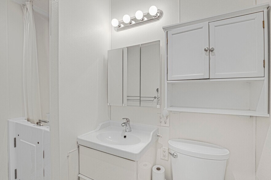 More Photos Of 661 W Riggin St, Monterey Park Apartments For Sale