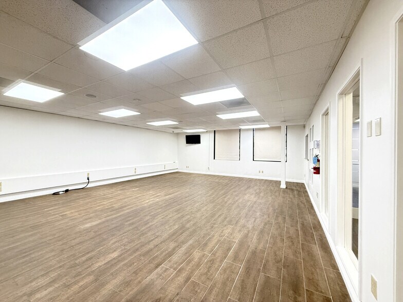 More Photos Of 248-250 E Rowland St, Covina Office For Lease