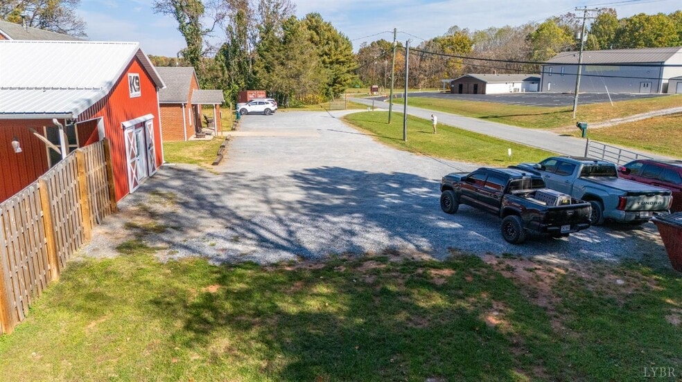 More Photos Of 273 Riverbend Rd, Altavista Showroom For Sale