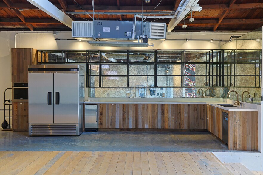 More Photos Of 350-360 Sunset Ave, Venice Warehouse For Lease
