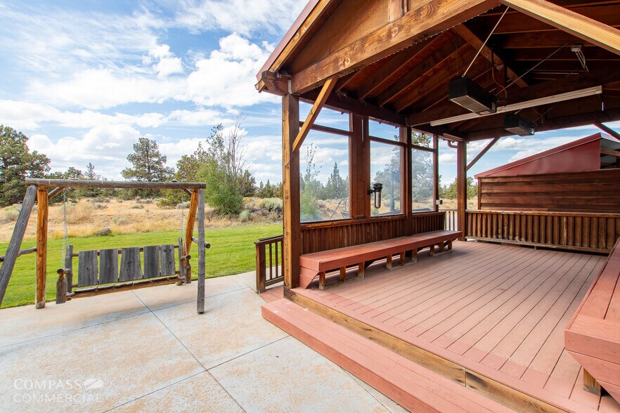 More Photos Of 2999 SW 6th St, Redmond Office For Lease