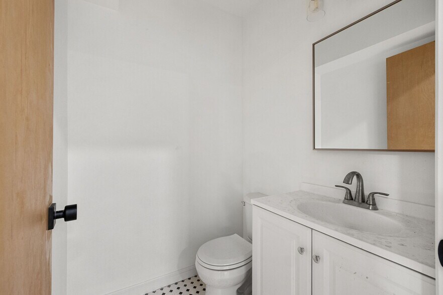 More Photos Of 525 Washington St, Hoboken Storefront Retail Residential For Lease