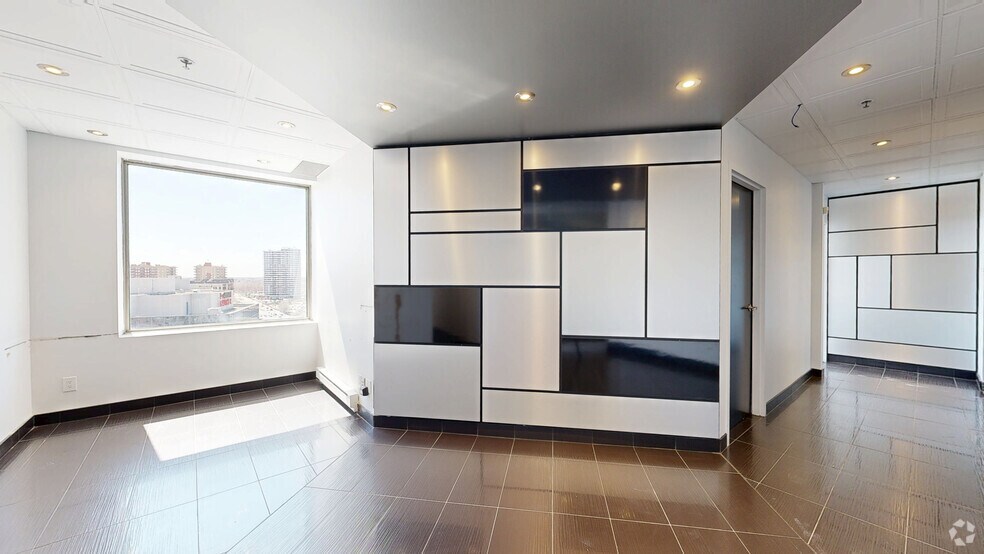 More Photos Of 3030 Boul Le Carrefour, Laval Medical For Lease