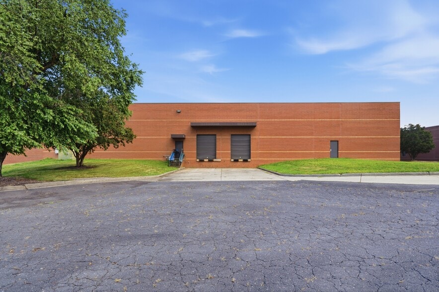 More Photos Of 10605 Southern Loop Blvd, Pineville Warehouse For Lease