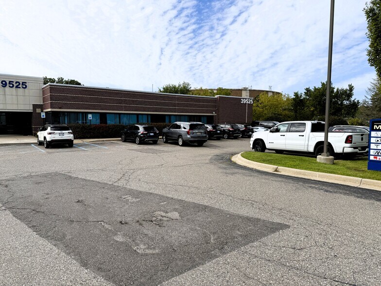 More Photos Of 39525 14 Mile Rd, Novi Medical For Lease