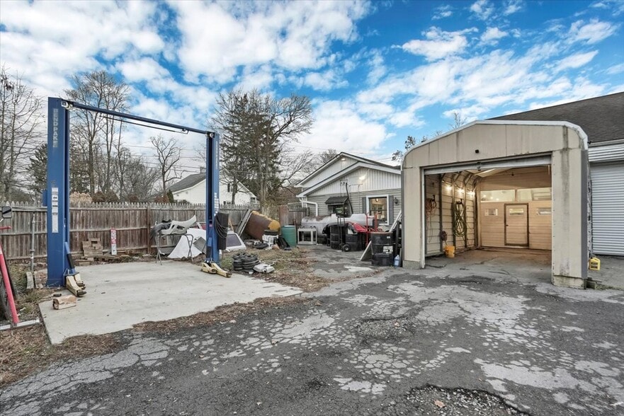 More Photos Of 3 Marlorville Rd, Wappingers Falls Auto Repair For Sale