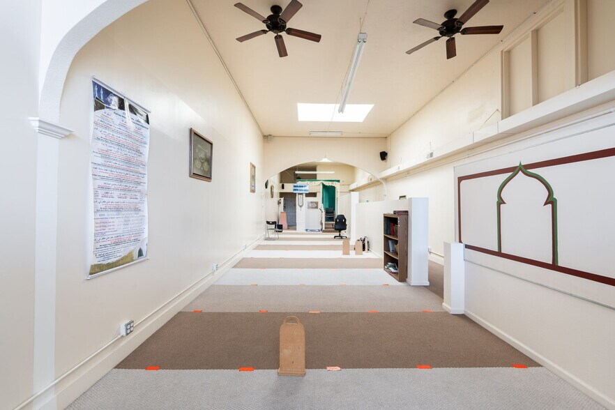 More Photos Of 4820 International Blvd, Oakland General Retail For Sale