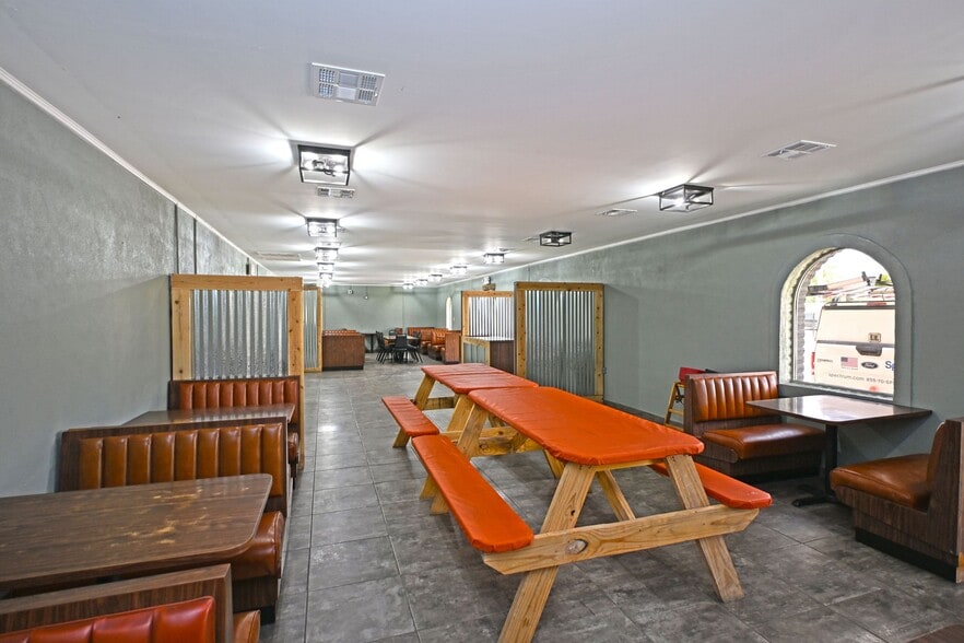 More Photos Of S 2162 S WW White Rd, San Antonio Restaurant For Sale