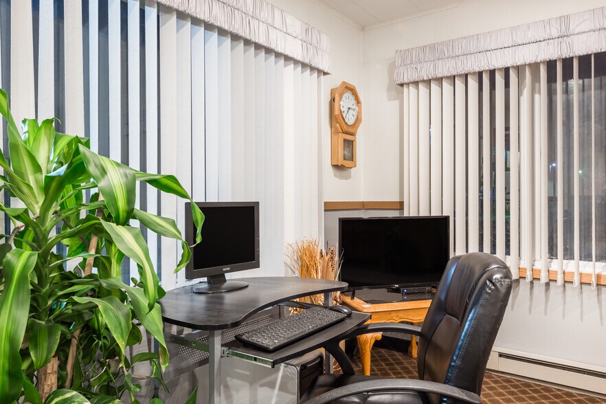 More Photos Of 64968 Boston Rd, Atlantic Hotel For Sale