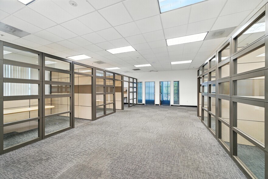 More Photos Of 3390 E Miraloma Ave, Anaheim Warehouse For Lease