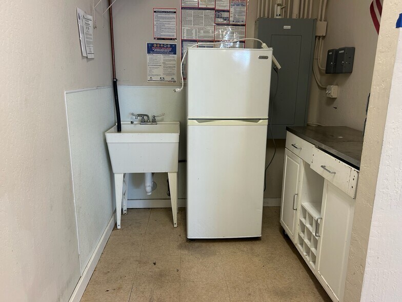 More Photos Of 25 43rd Ave, San Mateo Storefront For Lease