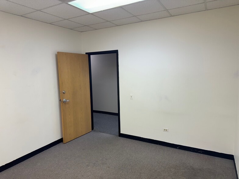 More Photos Of 10-14 W Burlington Ave, La Grange Storefront Retail Office For Lease