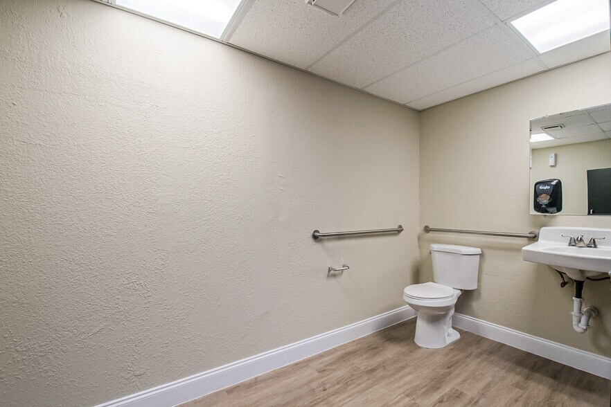 More Photos Of 440 Plumosa Ave, Casselberry Warehouse For Lease
