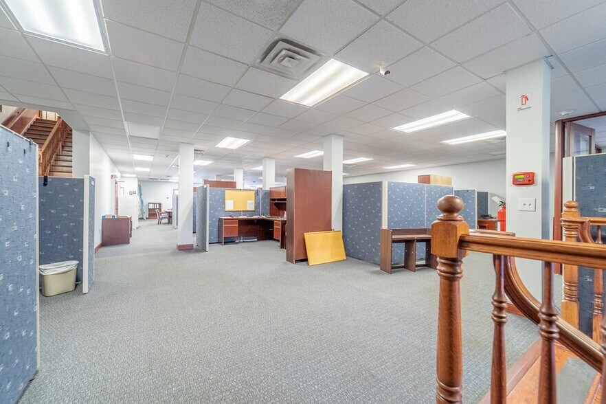 More Photos Of 9 Stewart St, Franklin Office For Sale