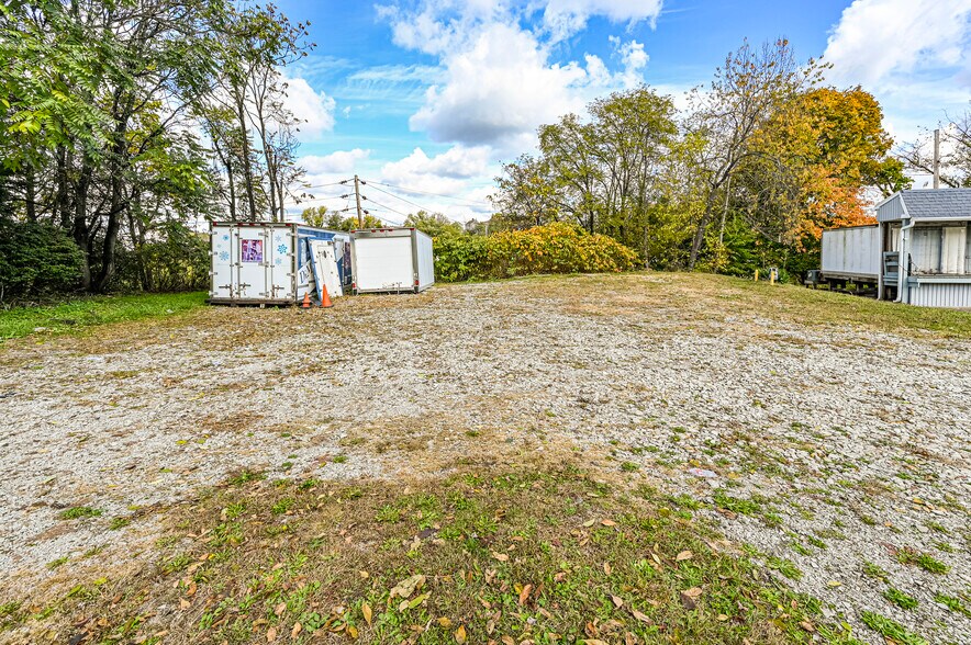 More Photos Of 305 Division St, Jeannette Distribution For Sale