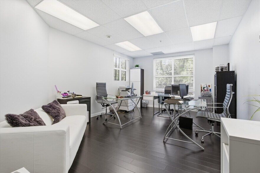 More Photos Of 8527 Pines Blvd, Pembroke Pines Office For Sale