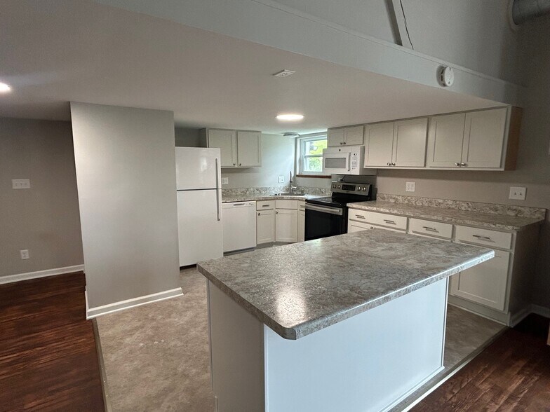 More Photos Of 8216 199th Ave, Bristol Apartments For Sale