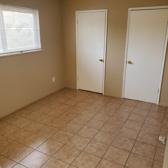 More Photos Of 724 Lampasas Ave, Sacramento Apartments For Sale