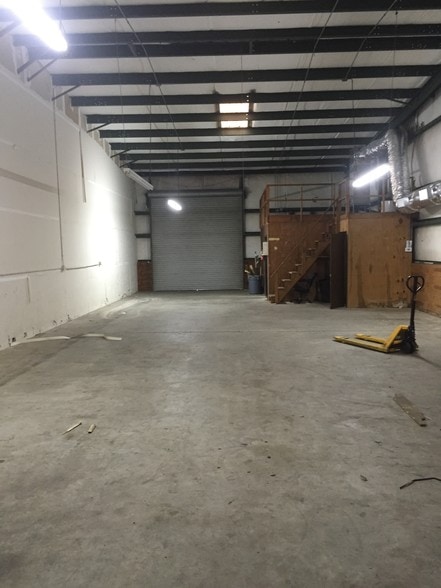 More Photos Of 2813 Industrial Plaza Dr, Tallahassee Warehouse For Lease