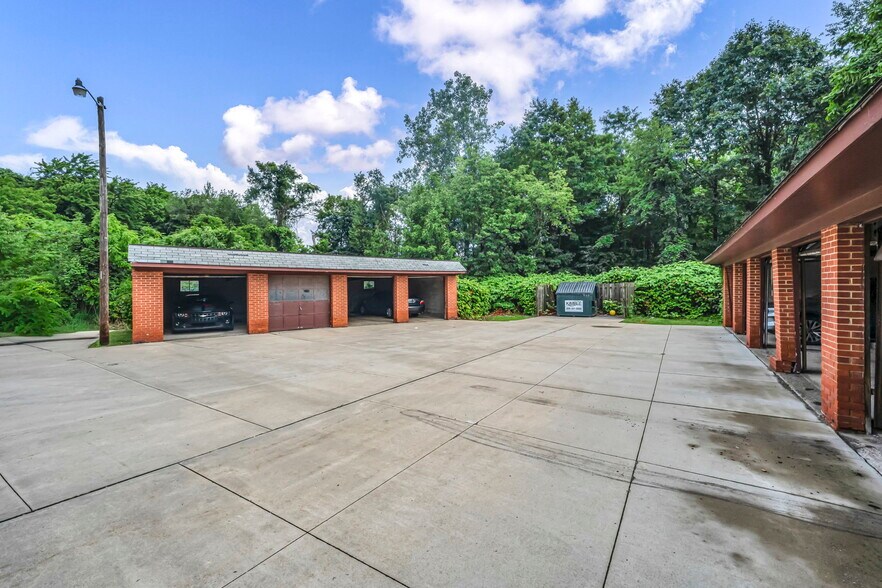 More Photos Of 885 S Green Rd, Cleveland Apartments For Sale