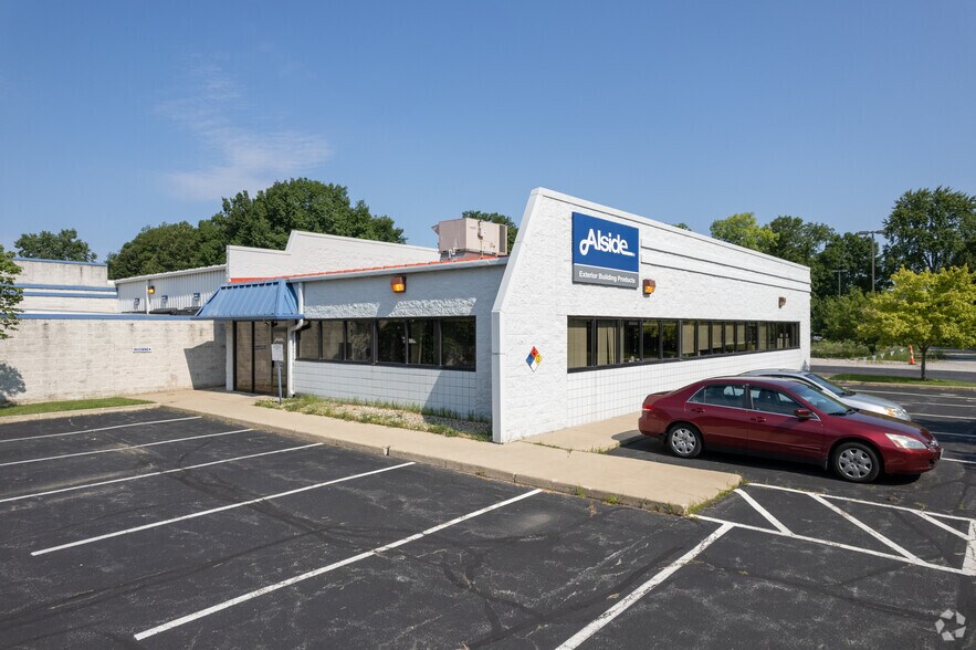 More Photos Of 3510 Briarfield Blvd, Maumee Distribution For Sale