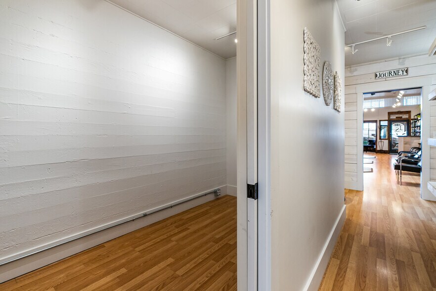 More Photos Of 511 Front St, Lynden General Retail For Sale