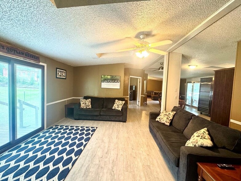 More Photos Of 158 Caloric Rd., Mullens Flex For Sale