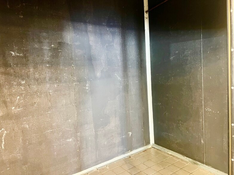 More Photos Of 210 N Western Ave, Los Angeles Storefront For Lease