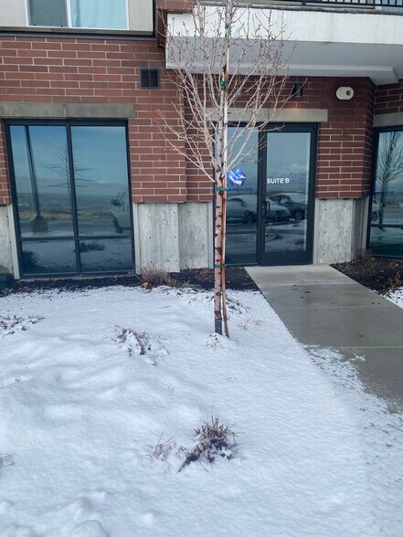 More Photos Of 14747 S Draper Pointe Way, Draper Apartments For Lease