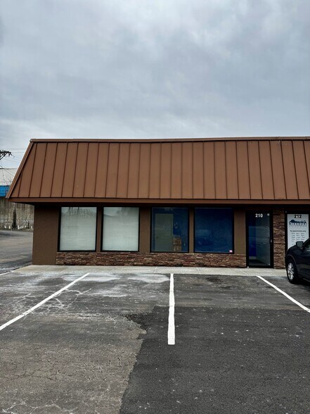 More Photos Of 1600 S Noland Rd, Independence Light Distribution For Lease