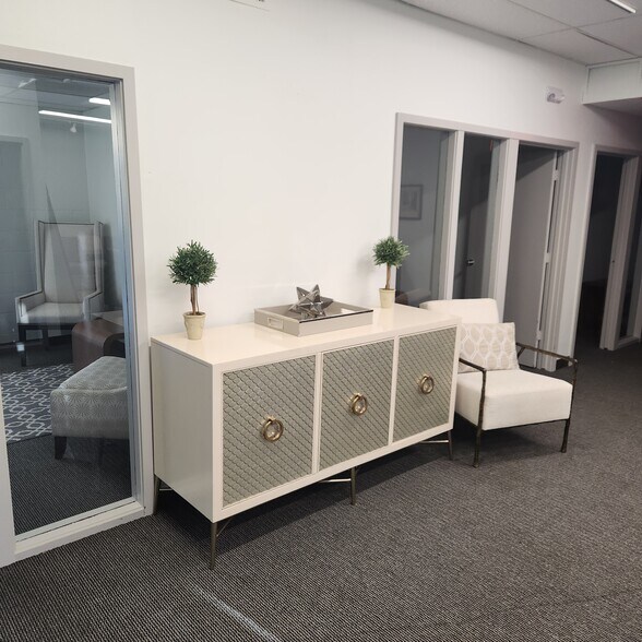 More Photos Of 8020 Westglen Dr, Houston Office For Lease