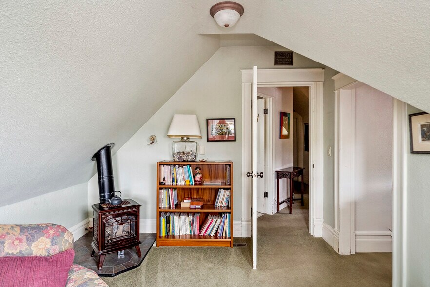 More Photos Of 5525 E Burnside St, Portland Office Residential For Sale