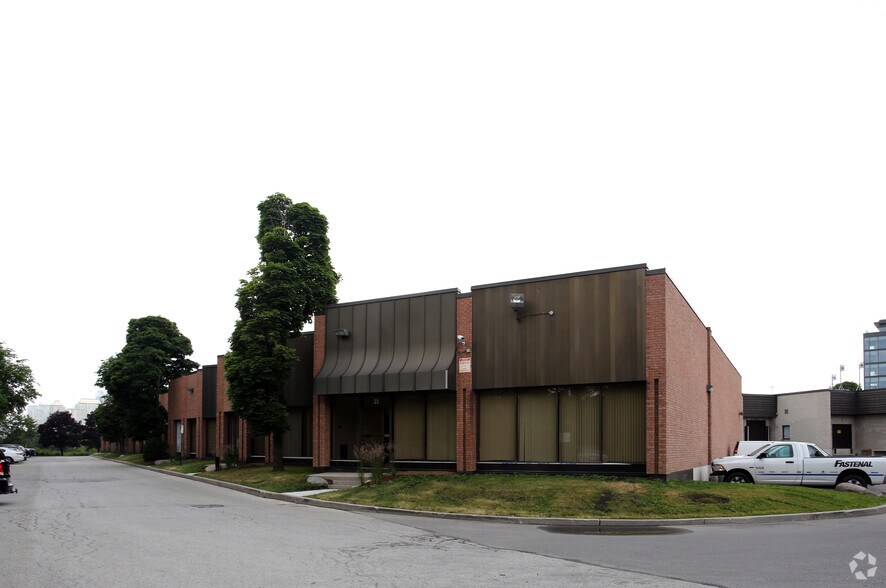 More Photos Of 921 Progress Ave, Toronto Light Distribution For Lease