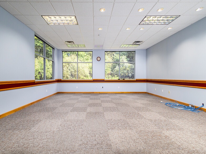 More Photos Of 490 Park Dr, Weirton Office For Lease