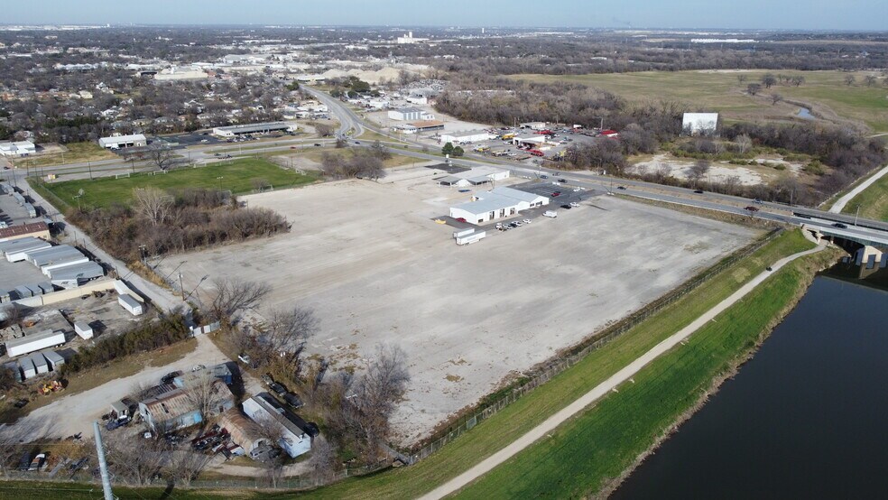 More Photos Of 1720 Riverside Dr, Fort Worth Warehouse For Lease