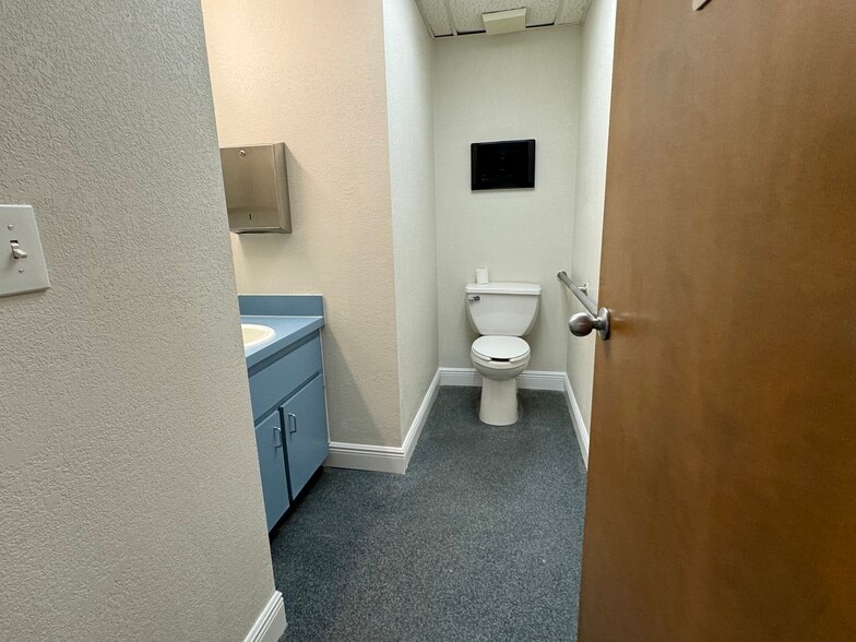 More Photos Of 1403 Medical Plaza Dr, Sanford Medical For Sale