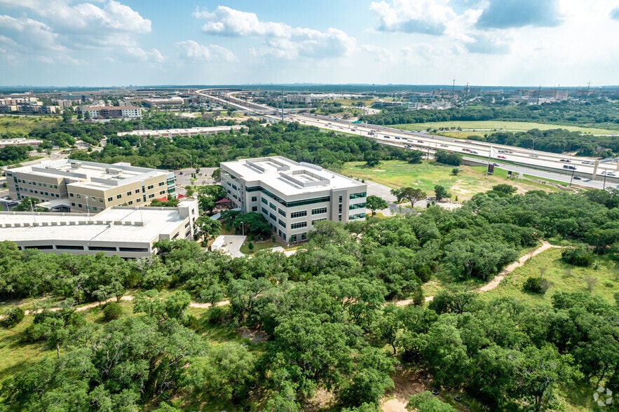 More Photos Of 19122 N US Highway 281, San Antonio Office For Lease
