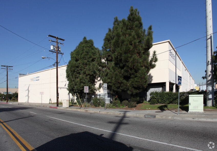 More Photos Of 5899 Downey Rd, Vernon Distribution For Lease