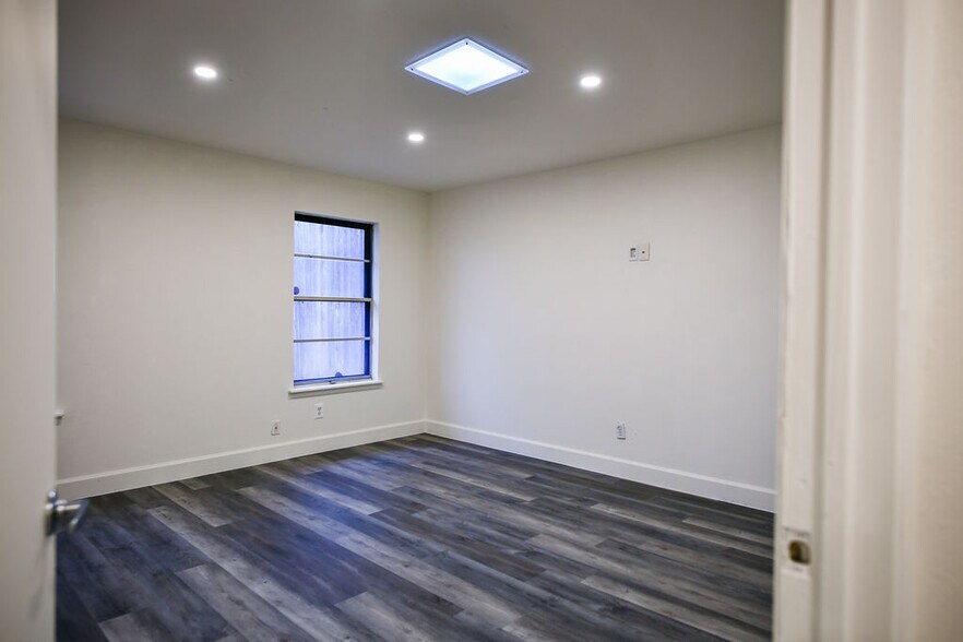 More Photos Of 11802 N IH-35, Austin Office For Sale