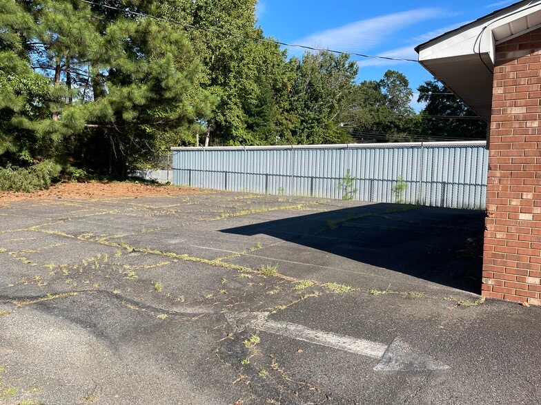 More Photos Of 811 Lakeview St, Kannapolis Freestanding For Sale